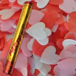 תותח קונפטי לבבות אדום לבן